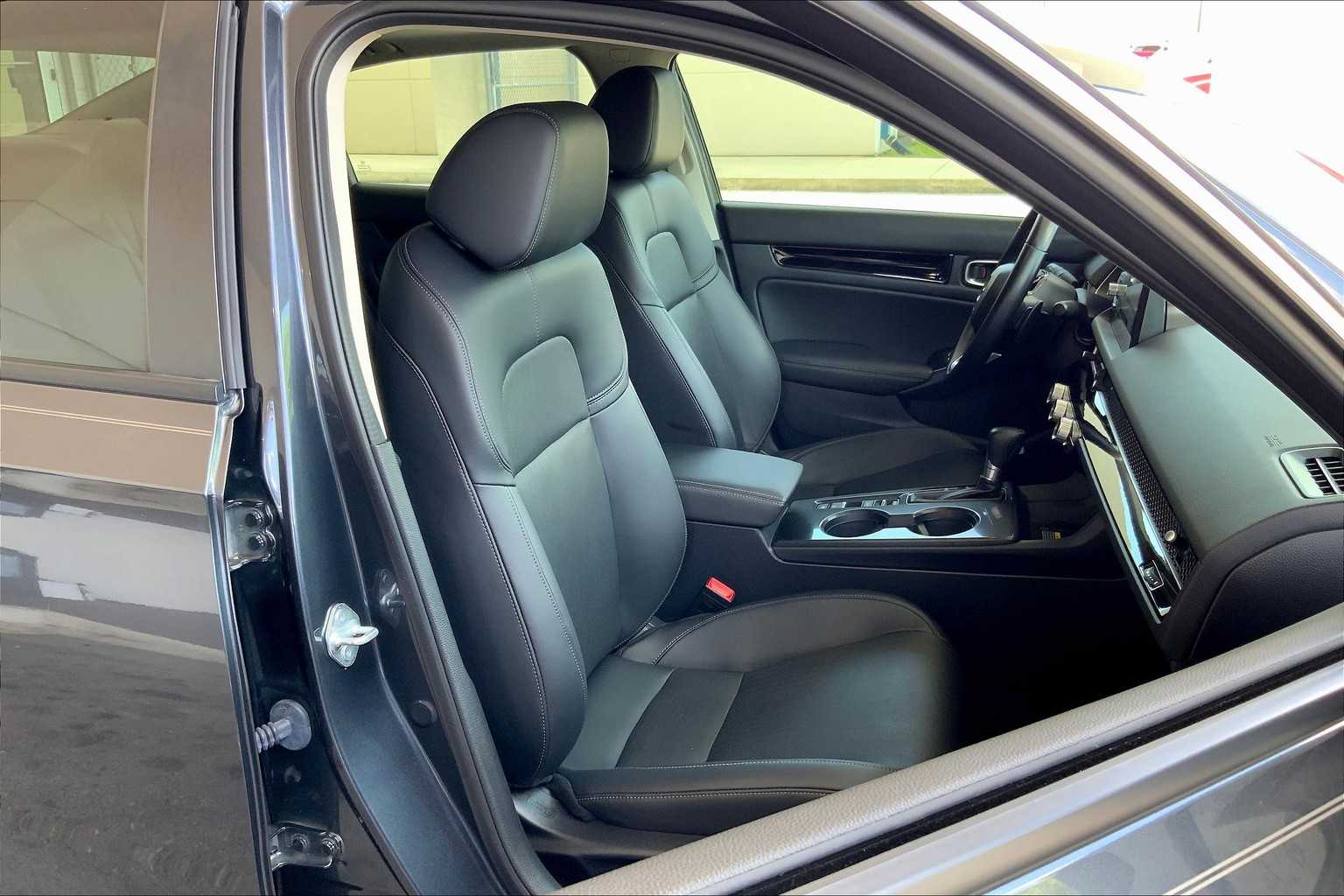 2022 Honda Civic Touring photo 8