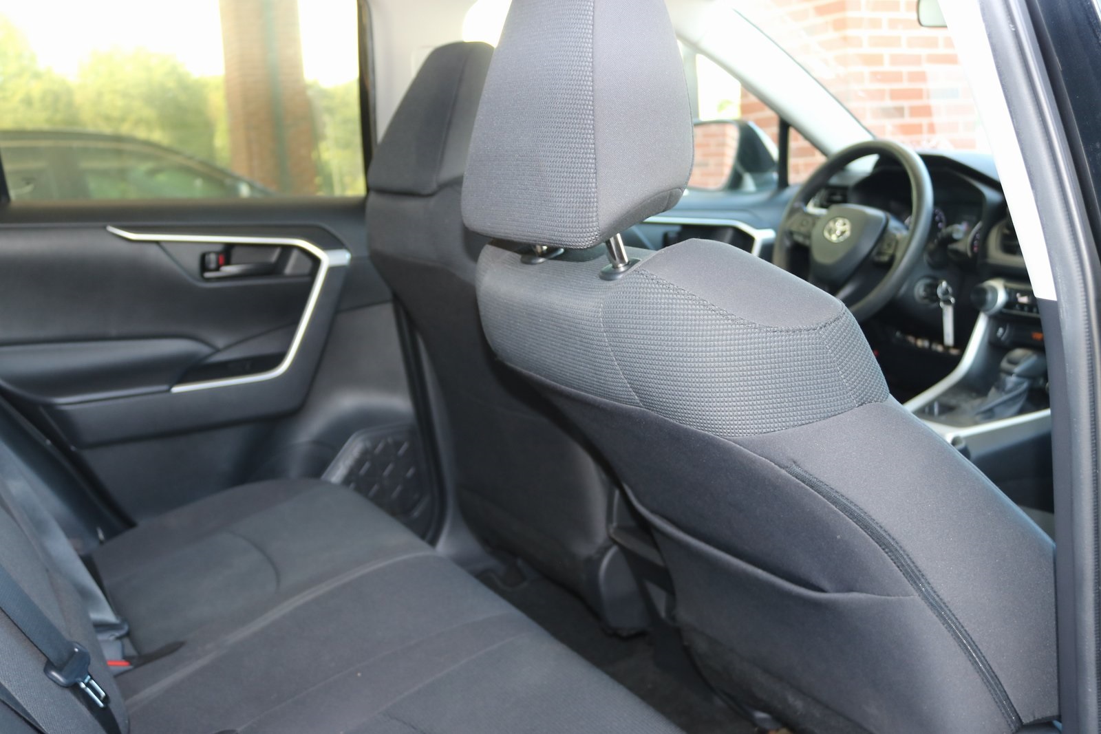 2021 Toyota RAV4 LE photo 22