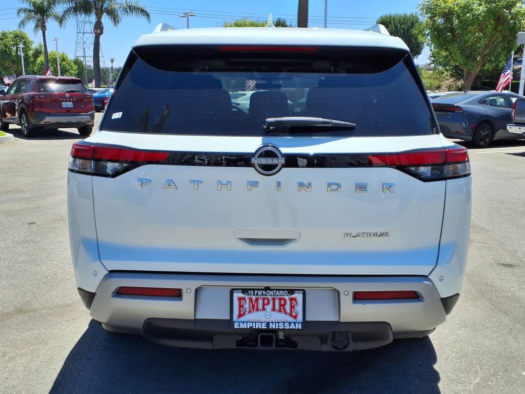 2023 Nissan Pathfinder Platinum photo 4