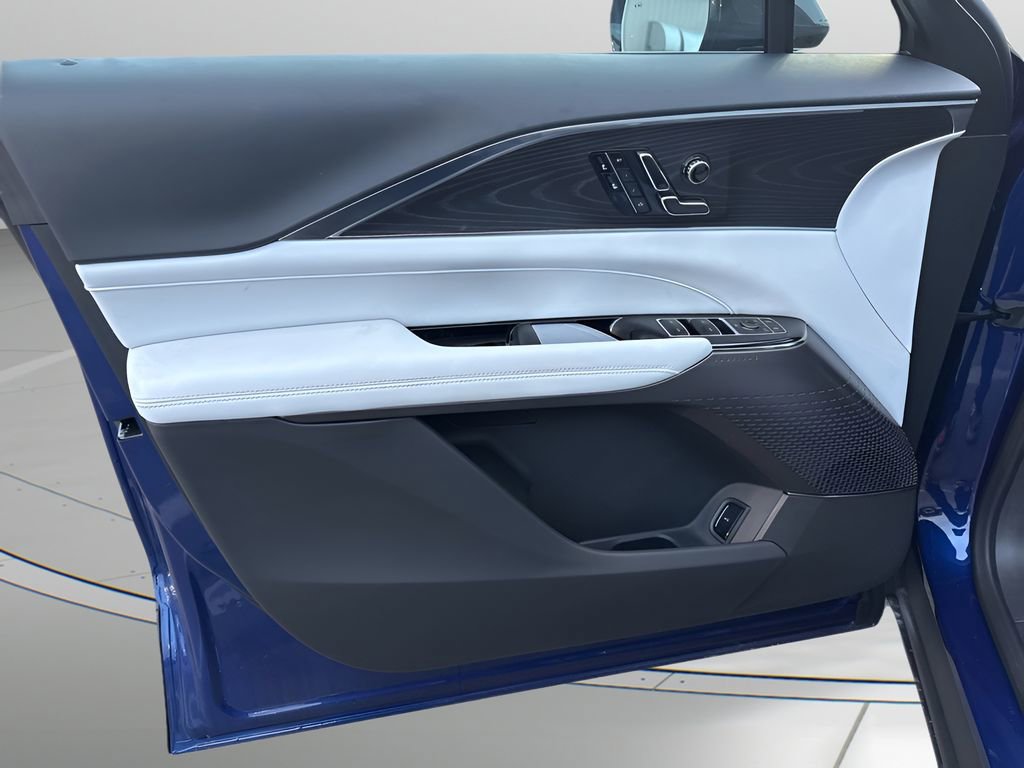 2025 Cadillac Lyriq Sport photo 14
