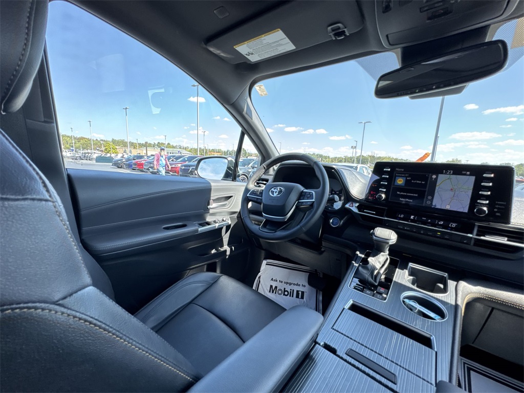 2024 Toyota Sienna LE photo 14