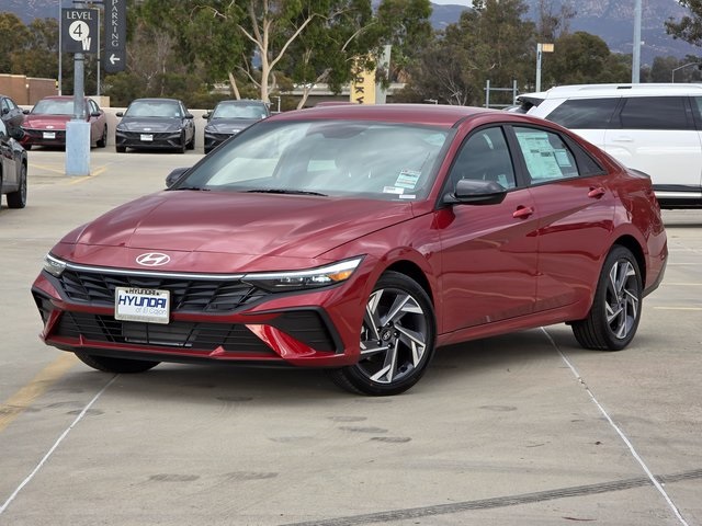 2025 Hyundai Elantra SEL Sport photo 2