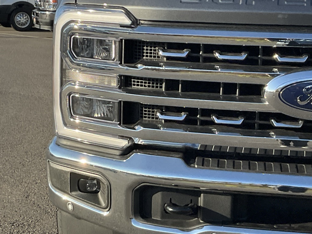 2026 Ford F-250 Lariat photo 2