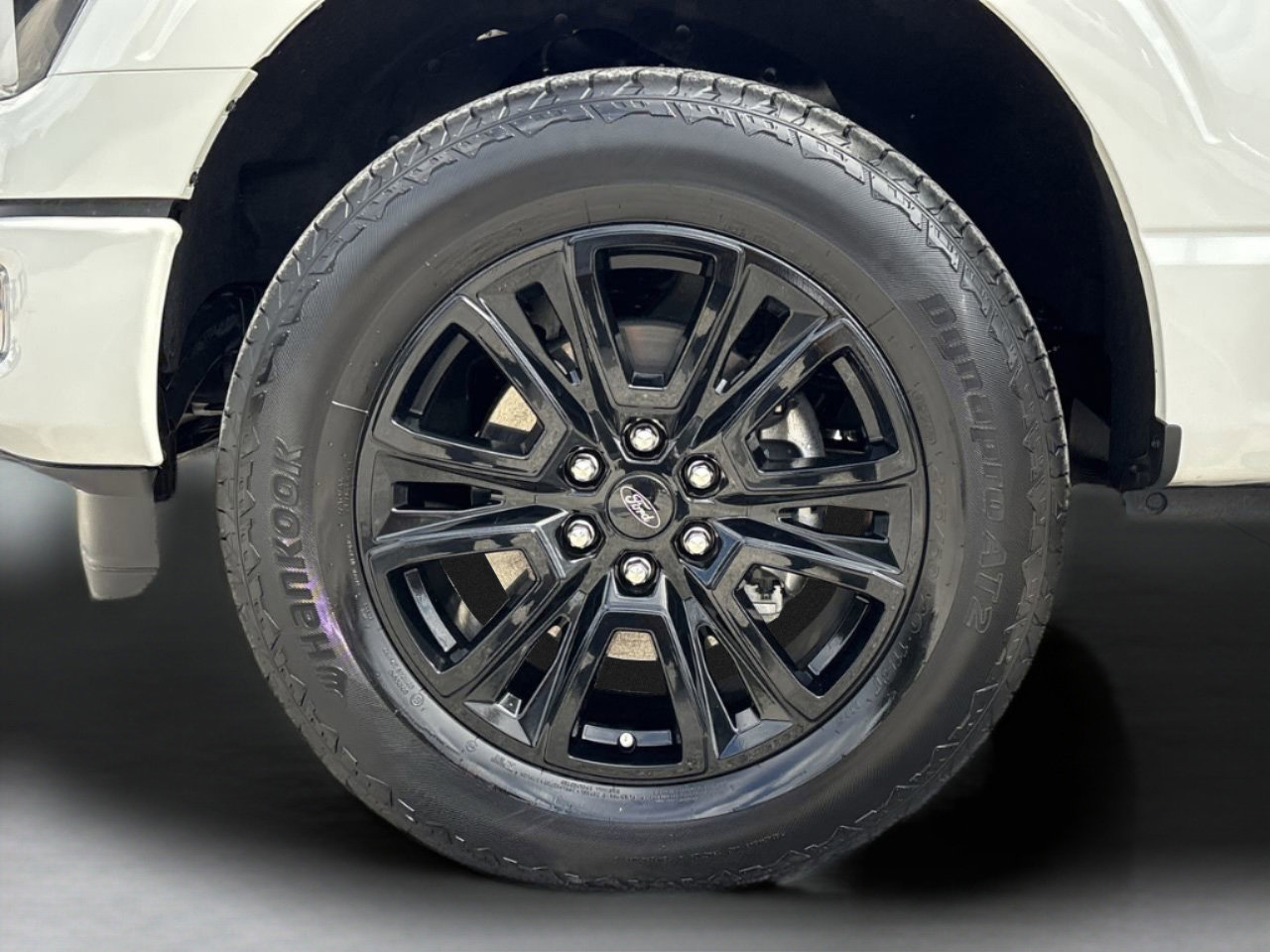 2024 Ford F-150 Platinum photo 32