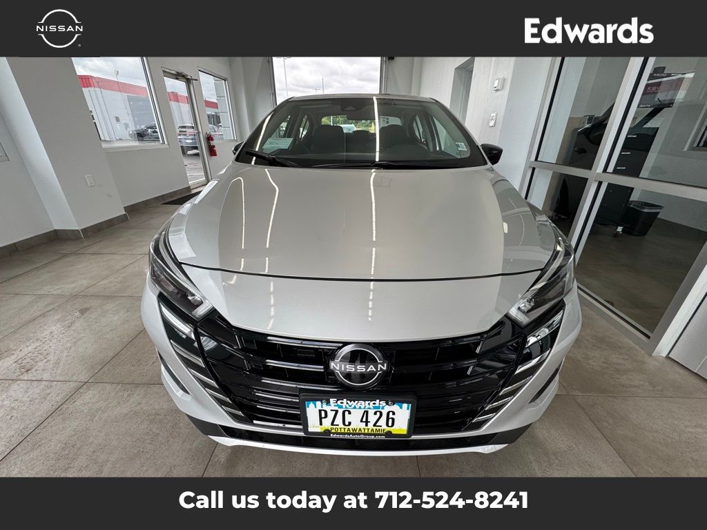 2025 Nissan Versa 1.6 S photo 3