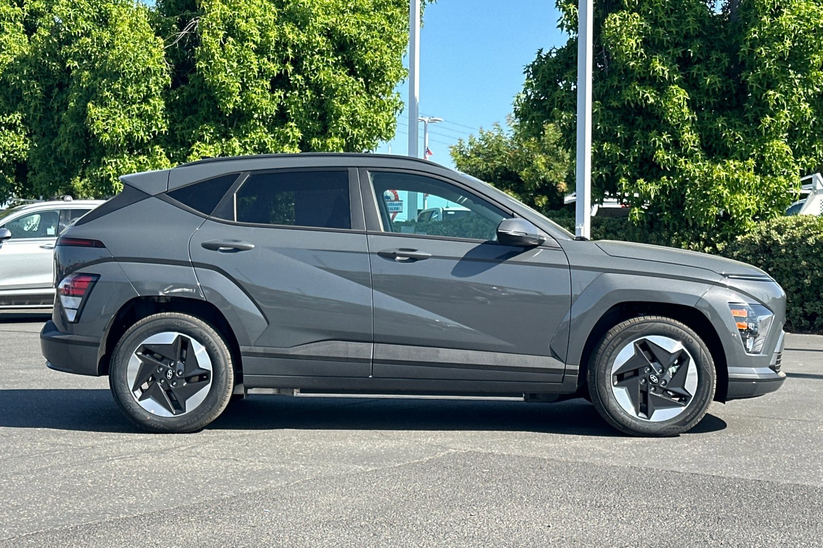 2025 Hyundai Kona Electric SEL photo 3