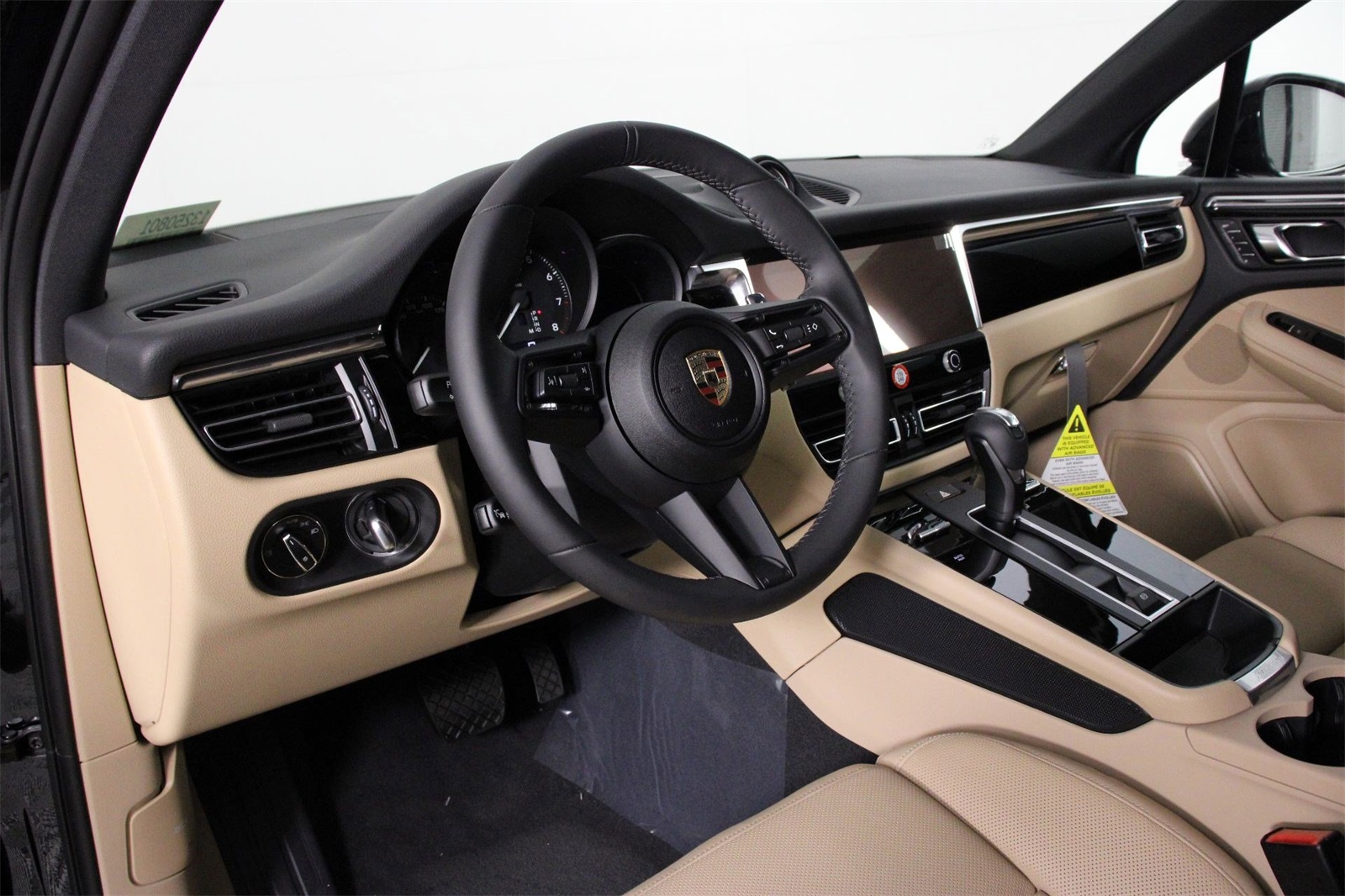 2025 Porsche Macan T photo 4