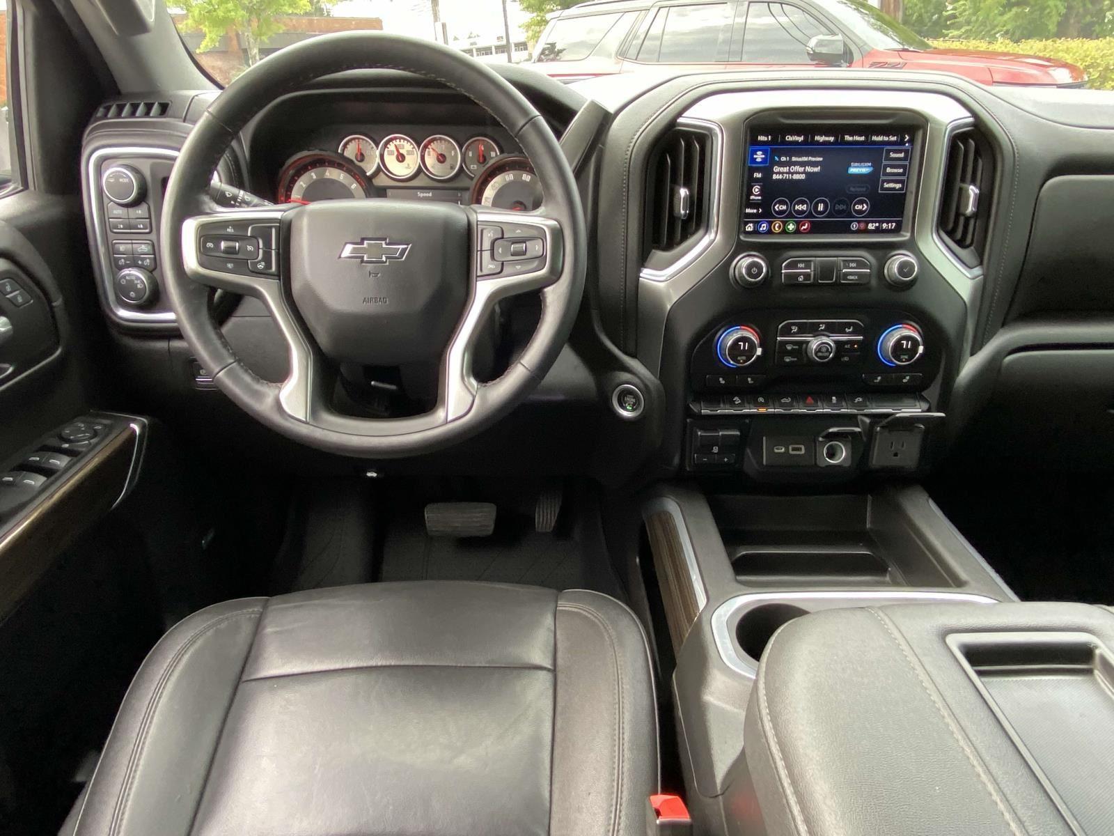 2022 Chevrolet Silverado 1500 RST photo 2