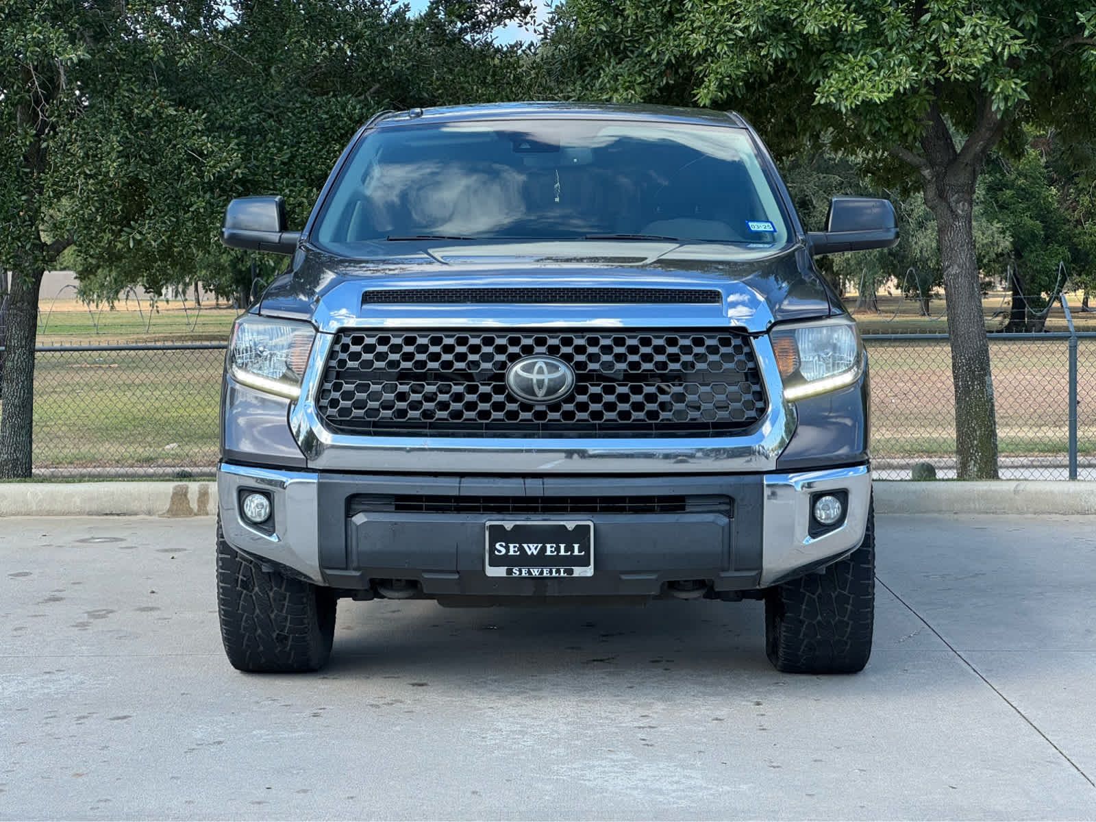 2018 Toyota Tundra SR5 photo 2