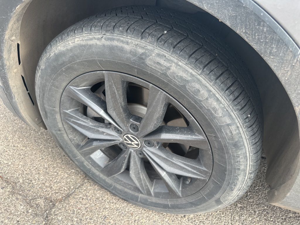 2022 Volkswagen Tiguan SE photo 13