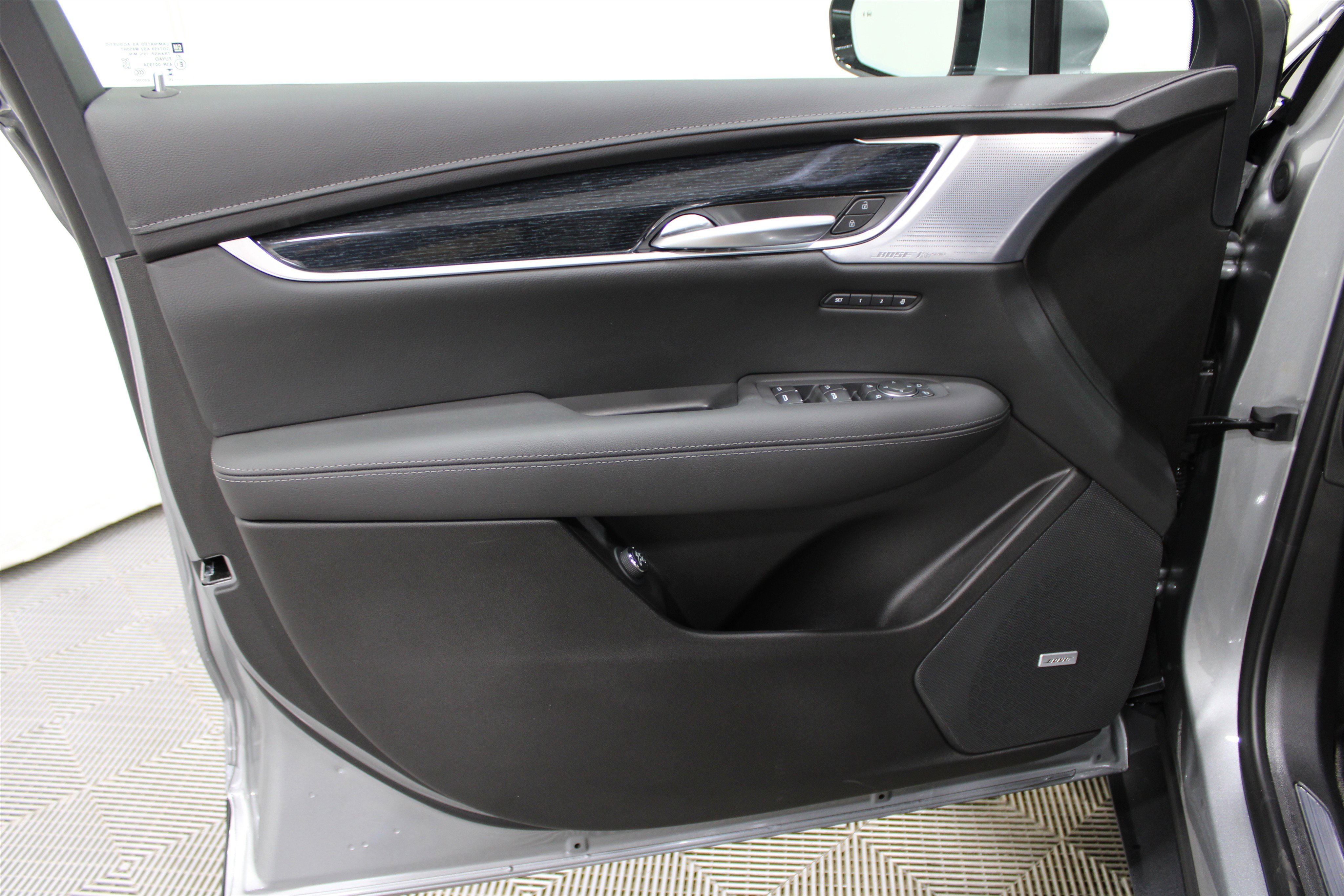 2025 Cadillac XT5 Premium Luxury photo 4