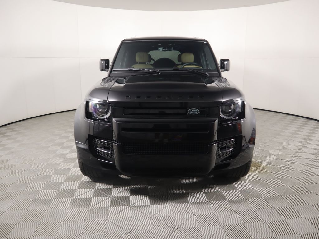 2025 Land Rover Defender 130 V8 photo 2