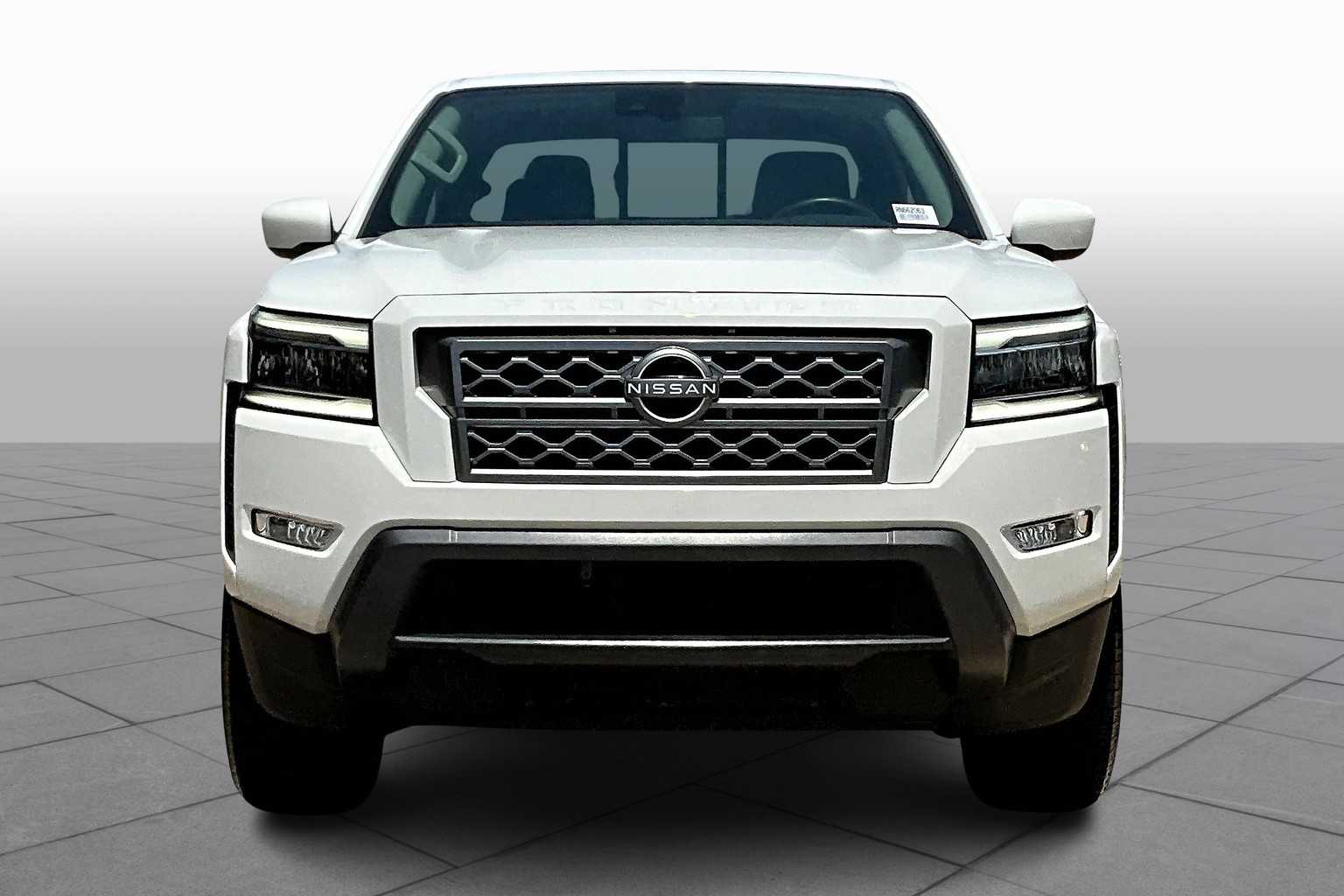 2024 Nissan Frontier SL photo 3