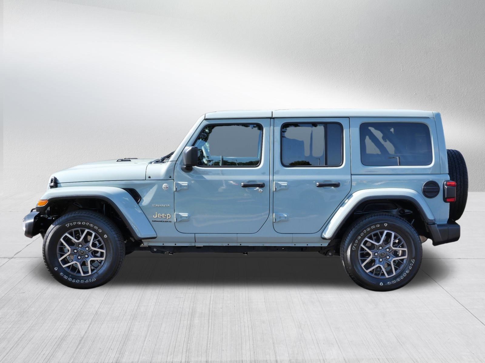 2024 Jeep Wrangler Sahara photo 4