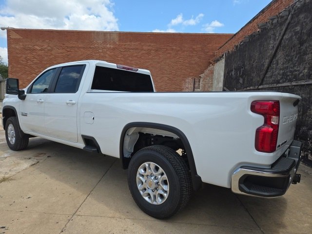 2025 Chevrolet Silverado 3500HD LT photo 4