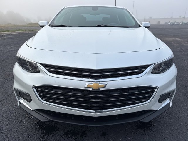 2017 Chevrolet Malibu 1LT photo 2