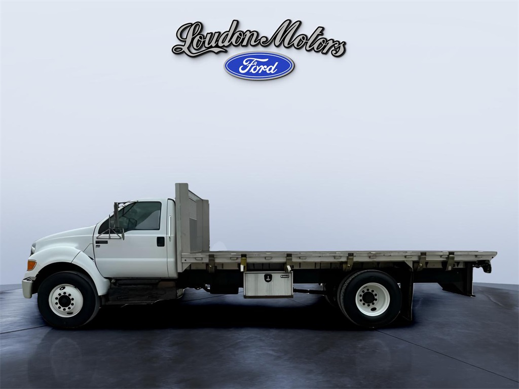 2015 Ford F-650 photo 3