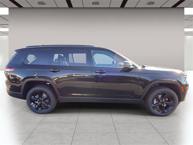 2025 Jeep Grand Cherokee Limited photo 2
