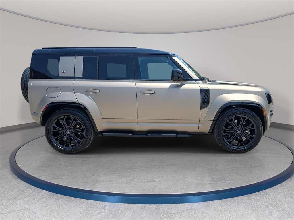 2025 Land Rover Defender 110 V8 photo 4