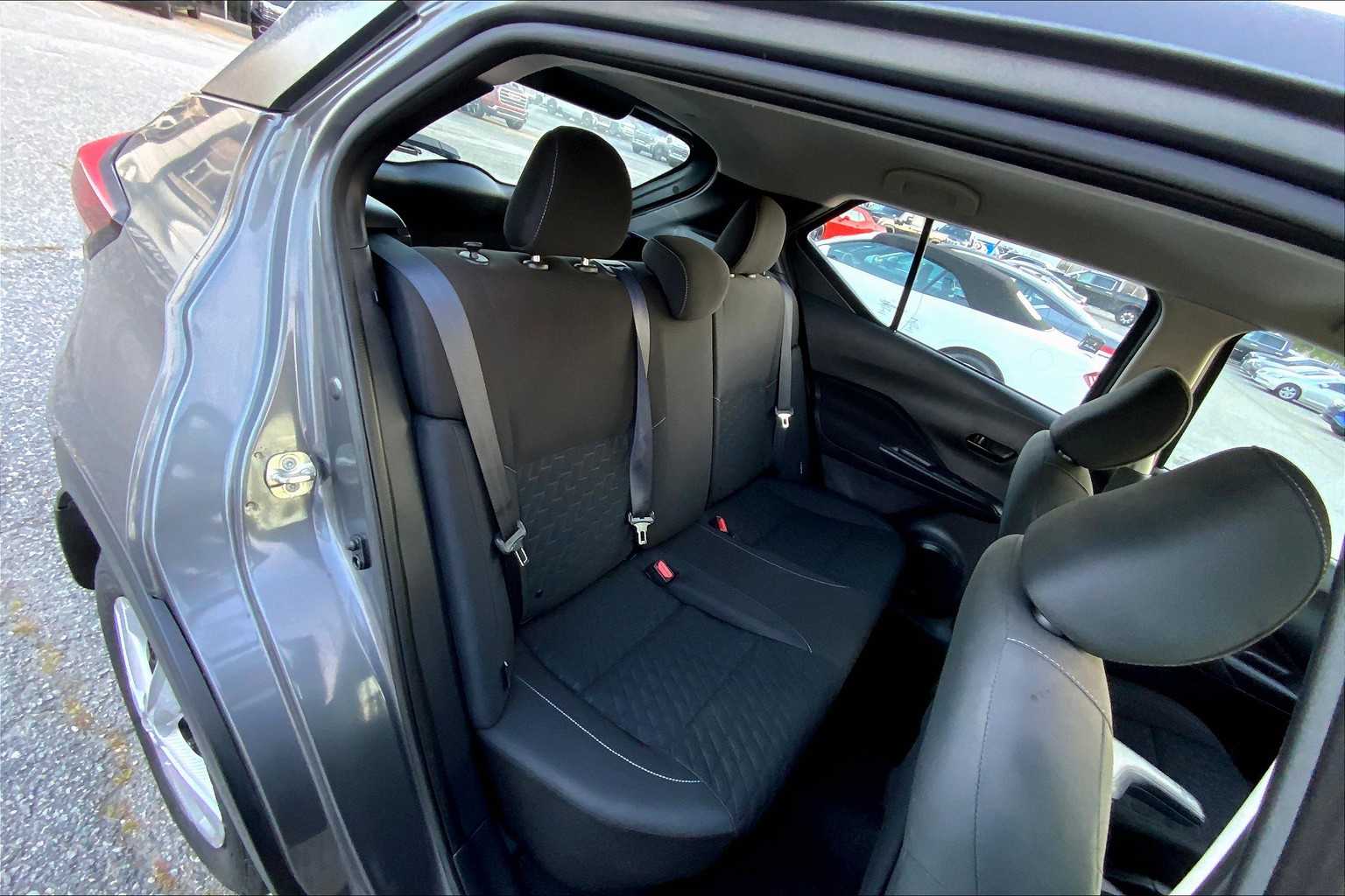 2021 Nissan Kicks S photo 16