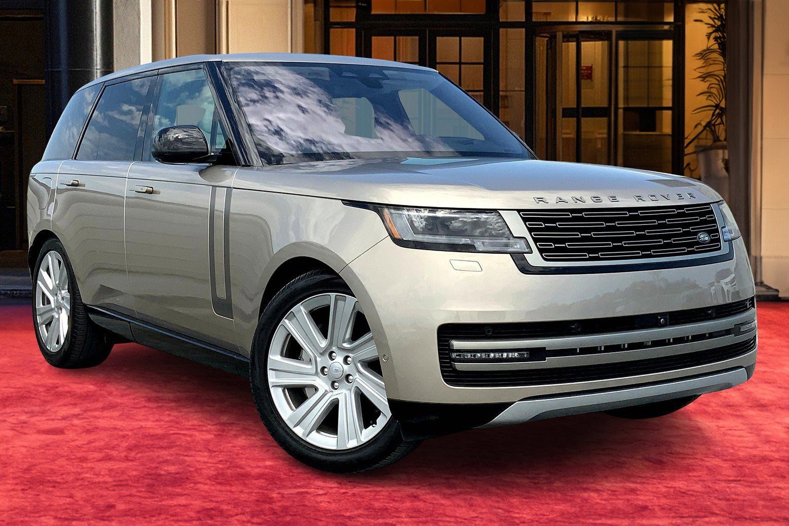 2022 Land Rover Range Rover SE photo 8
