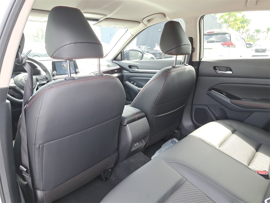 2025 Nissan Altima 2.5 SR photo 11
