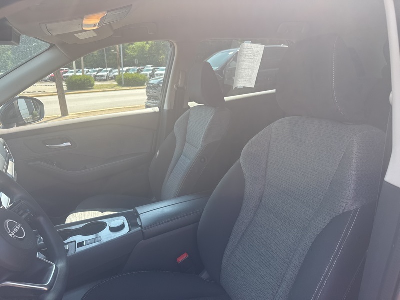 2022 Nissan Rogue SV photo 12