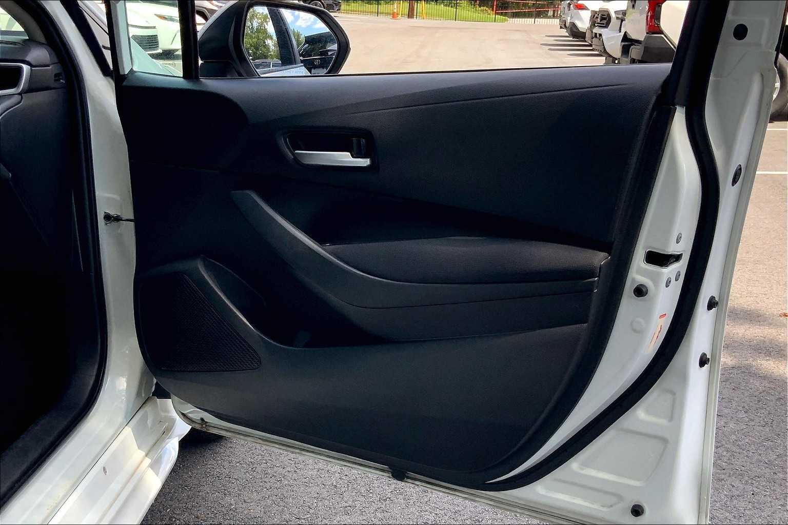 2021 Toyota Corolla LE photo 20