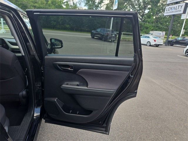 2021 Toyota Highlander L photo 14