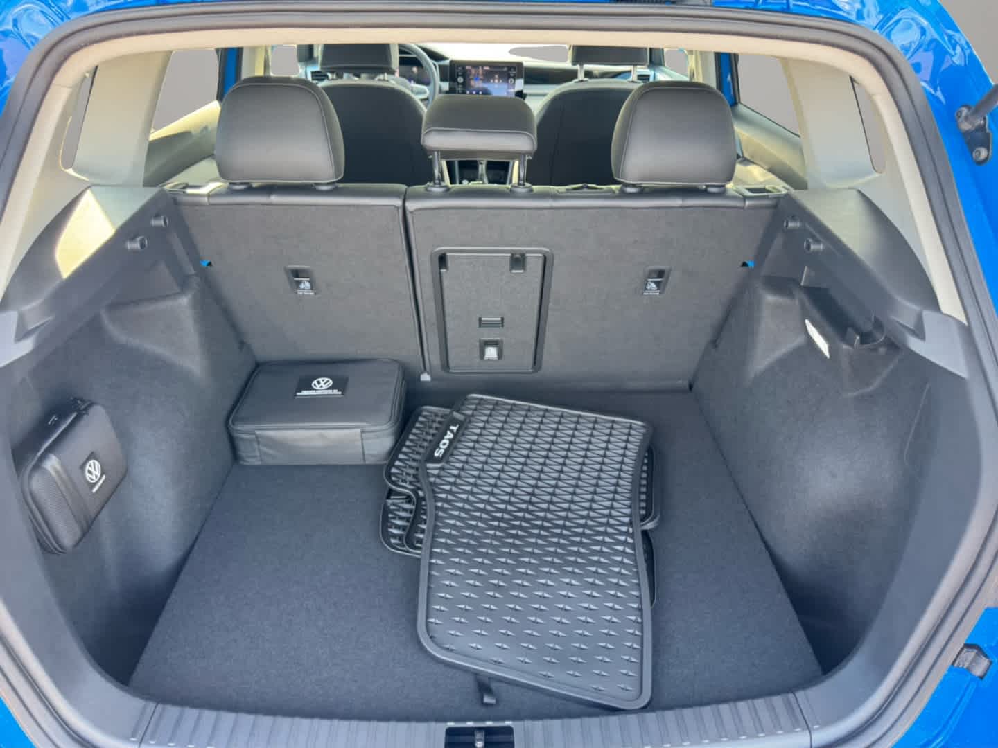 2025 Volkswagen Taos SE photo 36