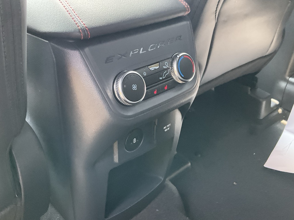 2025 Ford Explorer ST-Line photo 2