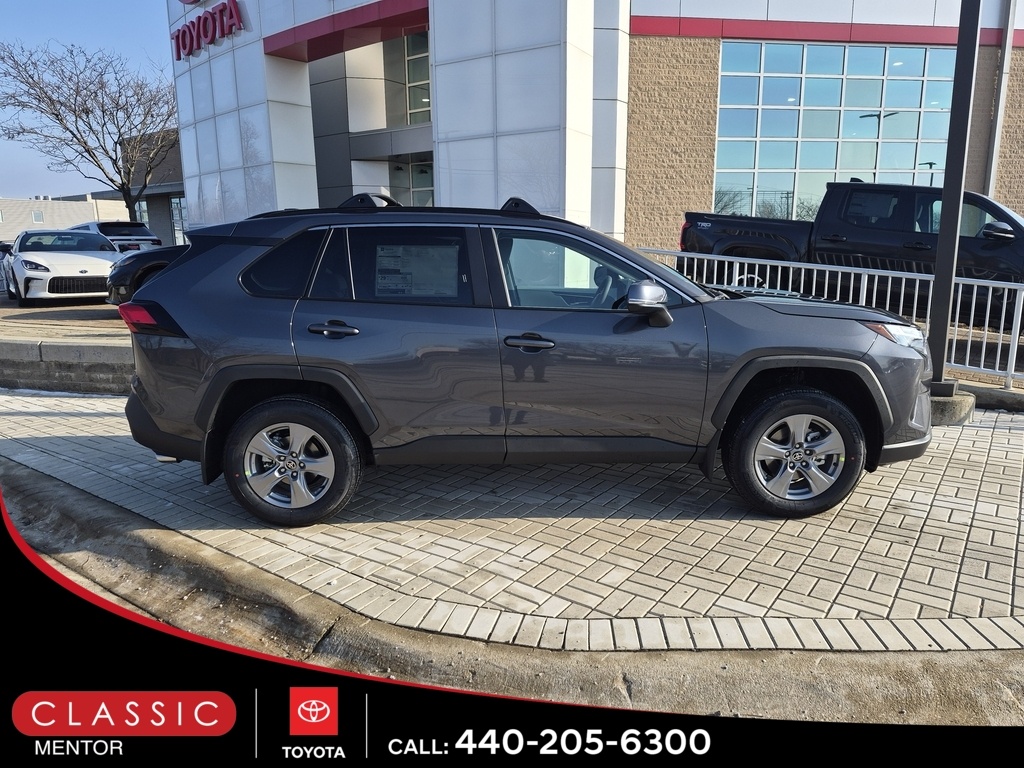 2025 Toyota RAV4 XLE's photo
