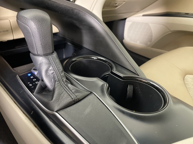 2018 Toyota Camry LE photo 29