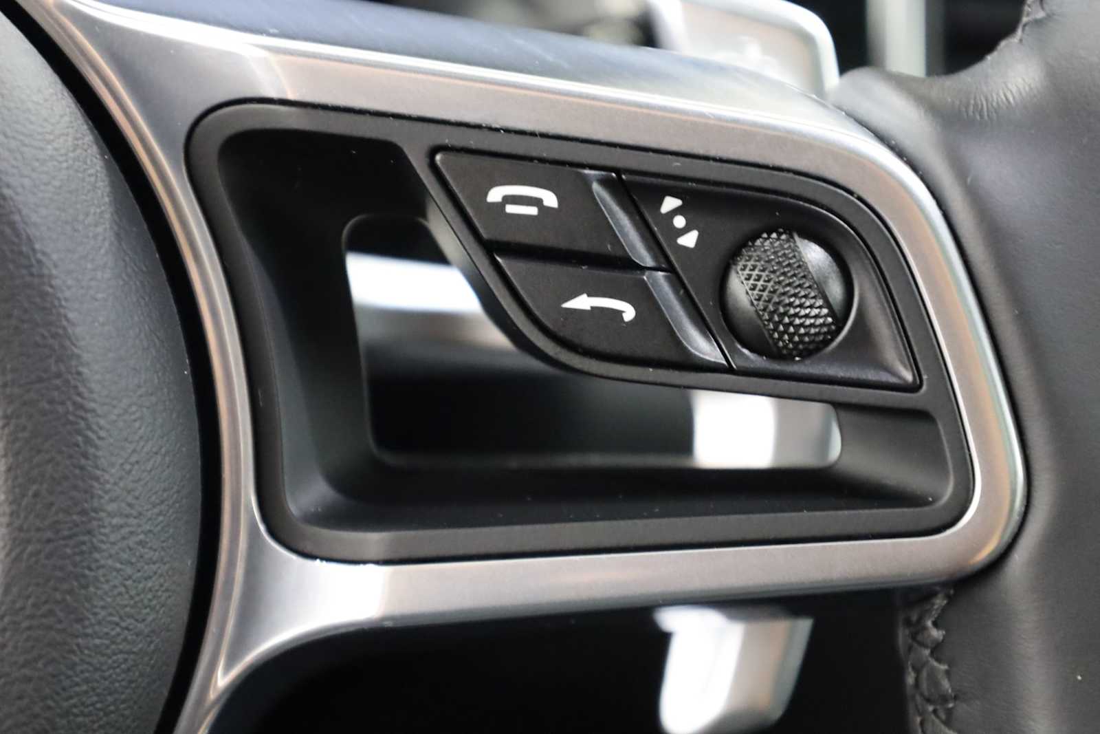 2018 Porsche Macan photo 28
