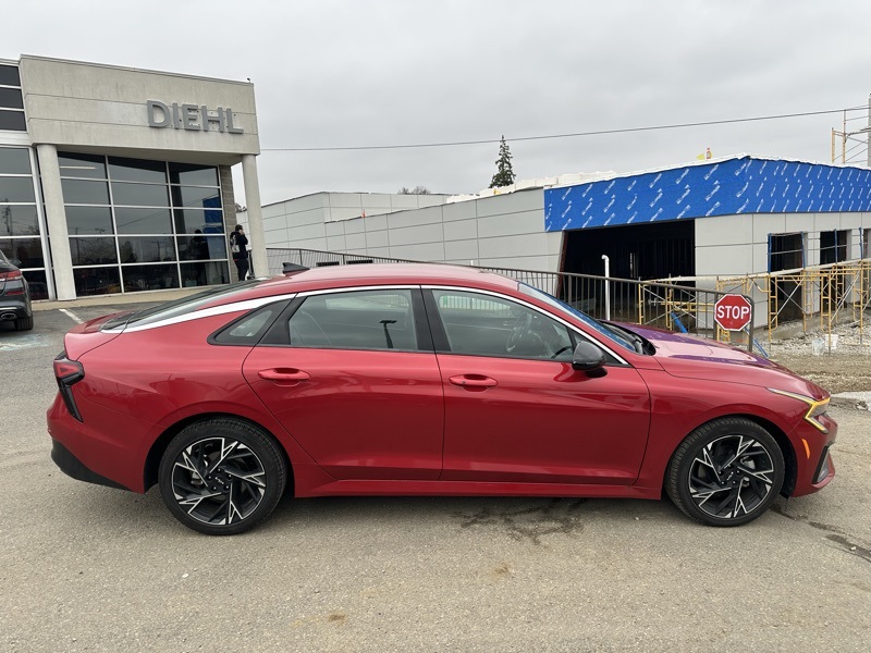 2025 Kia K5 GT-Line photo 4