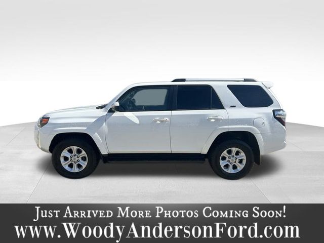 2021 Toyota 4Runner SR5 photo 2