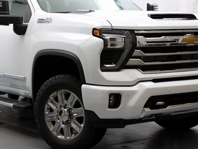 2025 Chevrolet Silverado 2500HD High Country photo 3