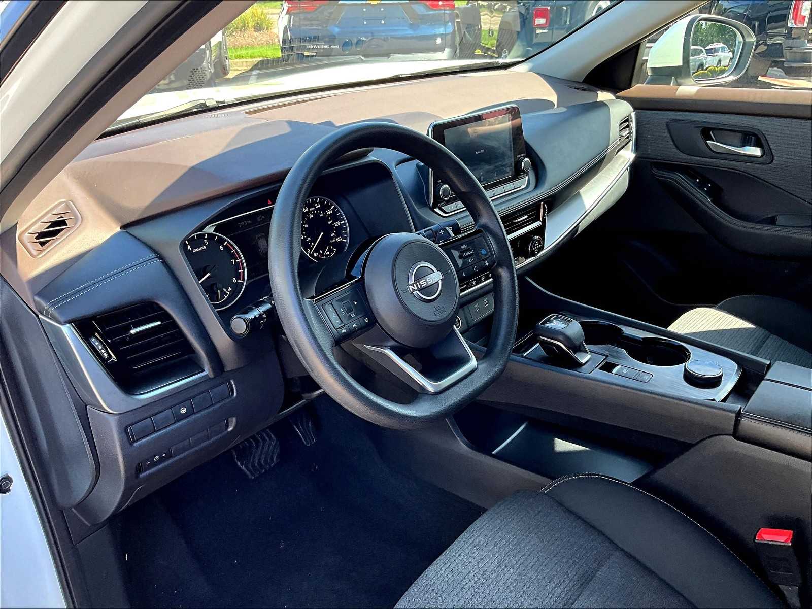 2022 Nissan Rogue SV photo 7