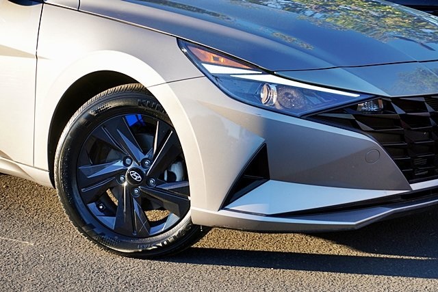 Used 2021 Gray Hyundai SEL image 2