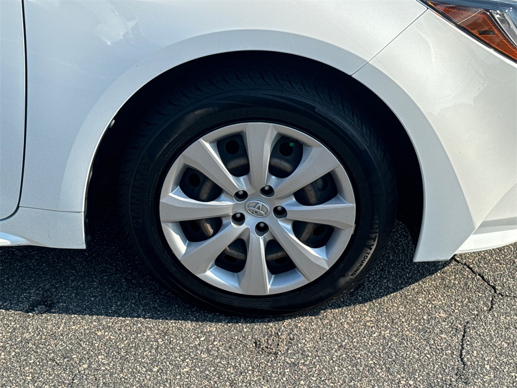 2021 Toyota Corolla LE photo 12