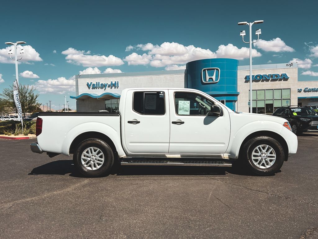 2017 Nissan Frontier SV photo 3