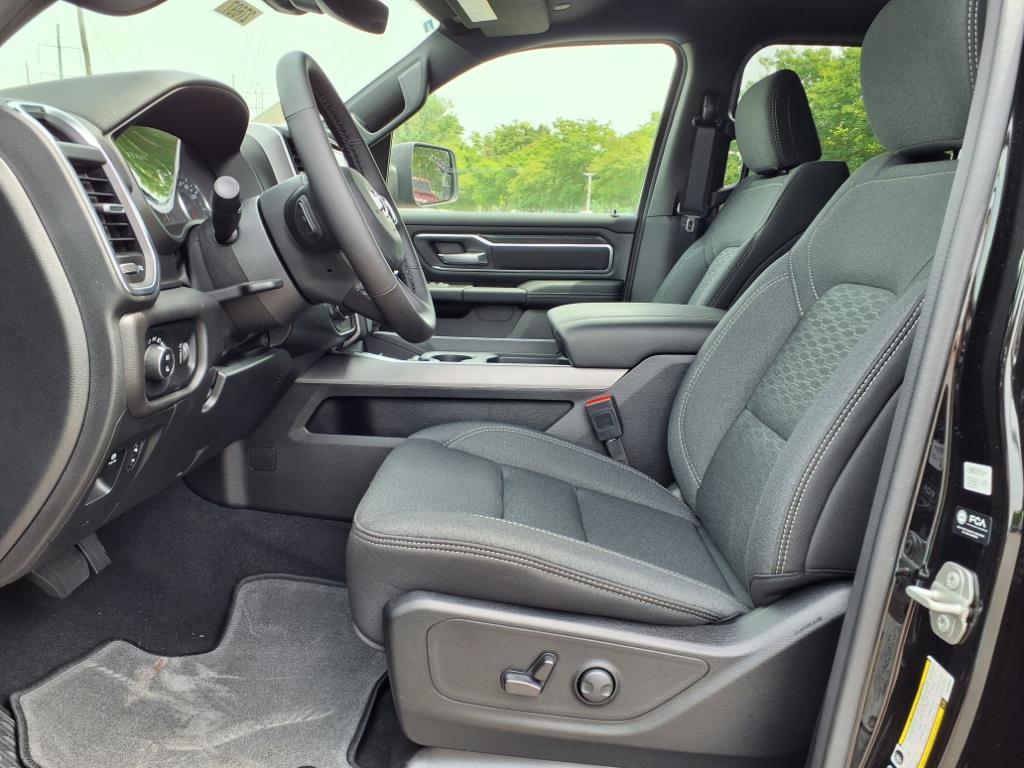 2025 Ram 1500 Big Horn photo 3