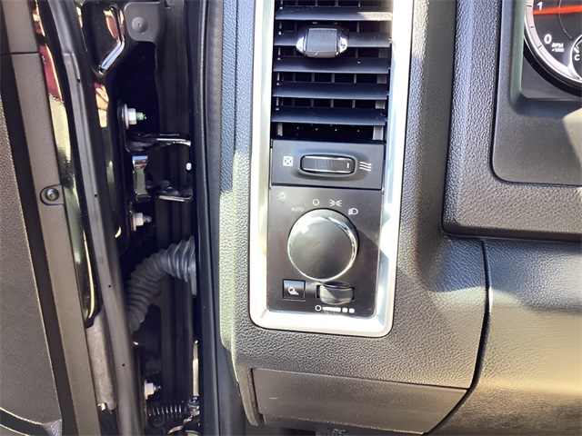 2022 Ram 1500 Classic Warlock photo 13