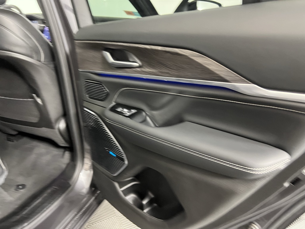 2023 Jeep Grand Cherokee Overland 4xe photo 23