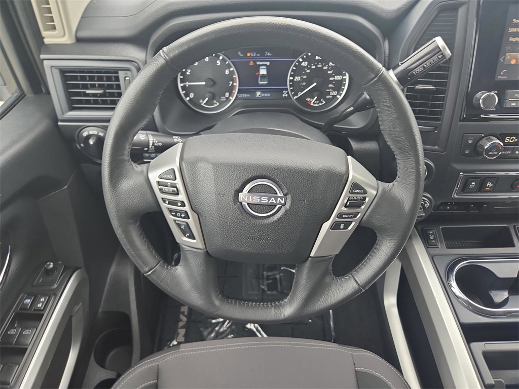 2024 Nissan Titan SV photo 4