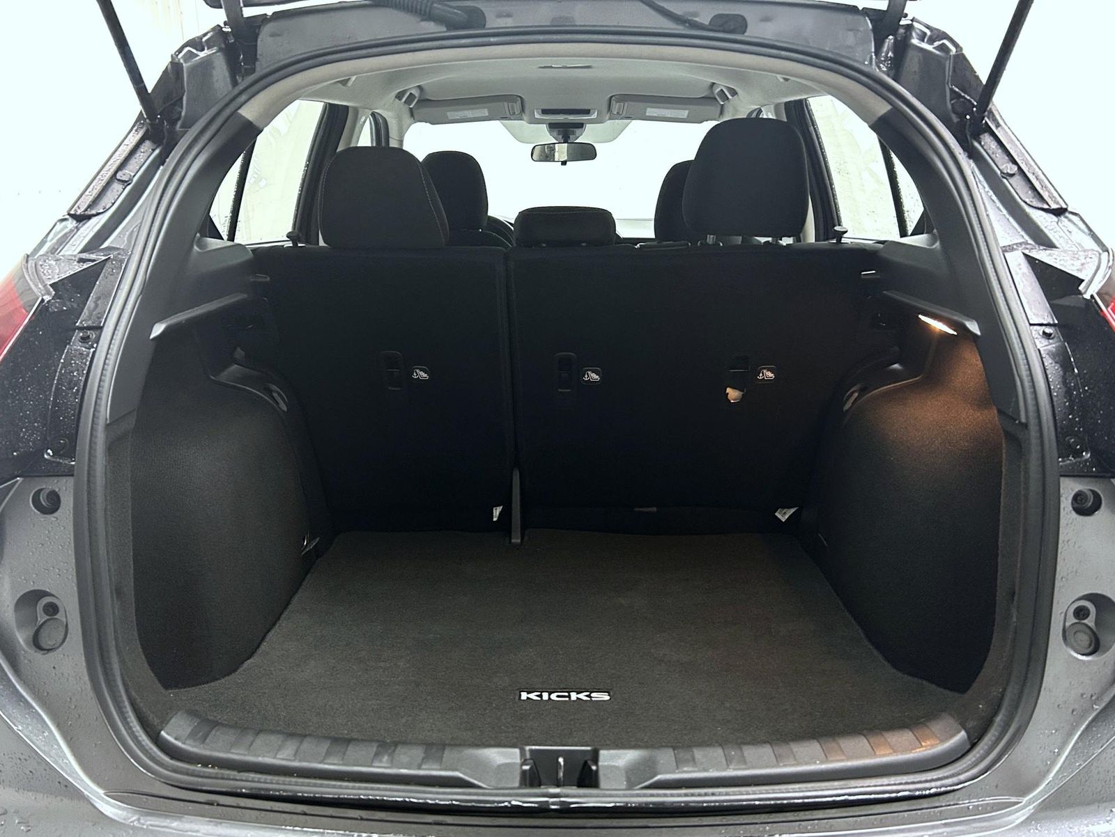 2021 Nissan Kicks SV photo 21