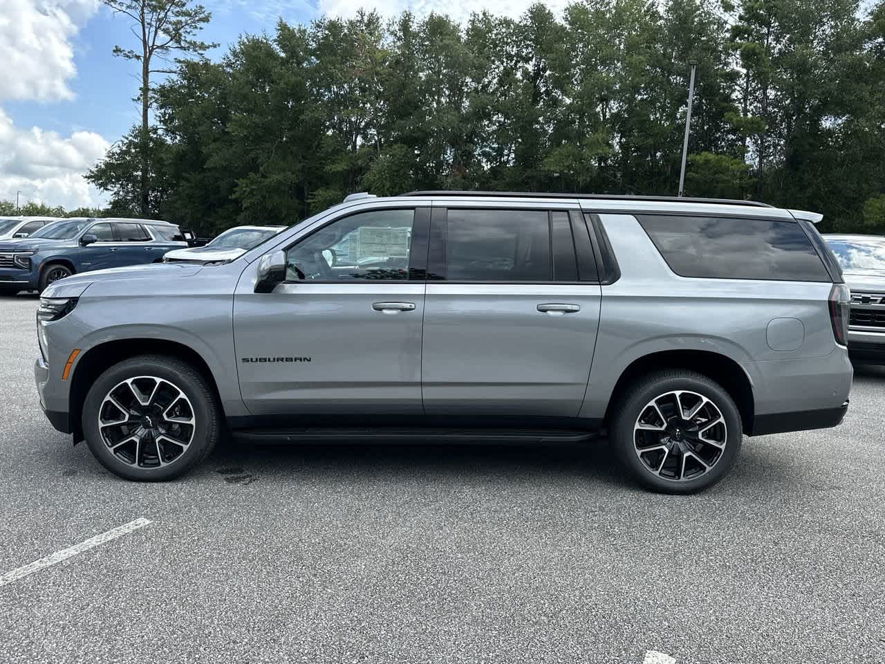 2025 Chevrolet Suburban RST photo 6