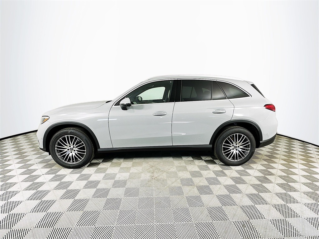 2026 Mercedes Benz GLC 300 photo 4