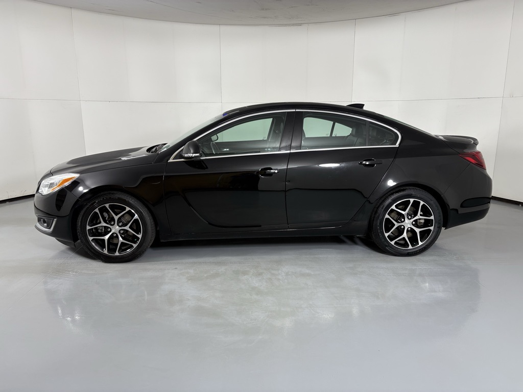 2017 Buick Regal Sport Touring photo 4