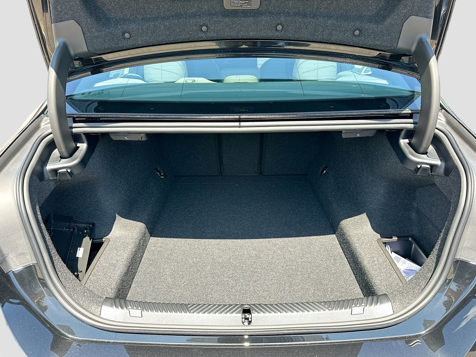 2025 Bmw 550e 550e xDrive photo 21
